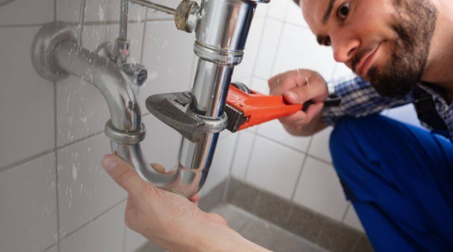 Professional clogged toilet repair services in Kaiser, MO